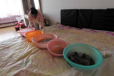 佳县楼上漏水，住户失联，小区没物管，业主维权难！律师来支招……